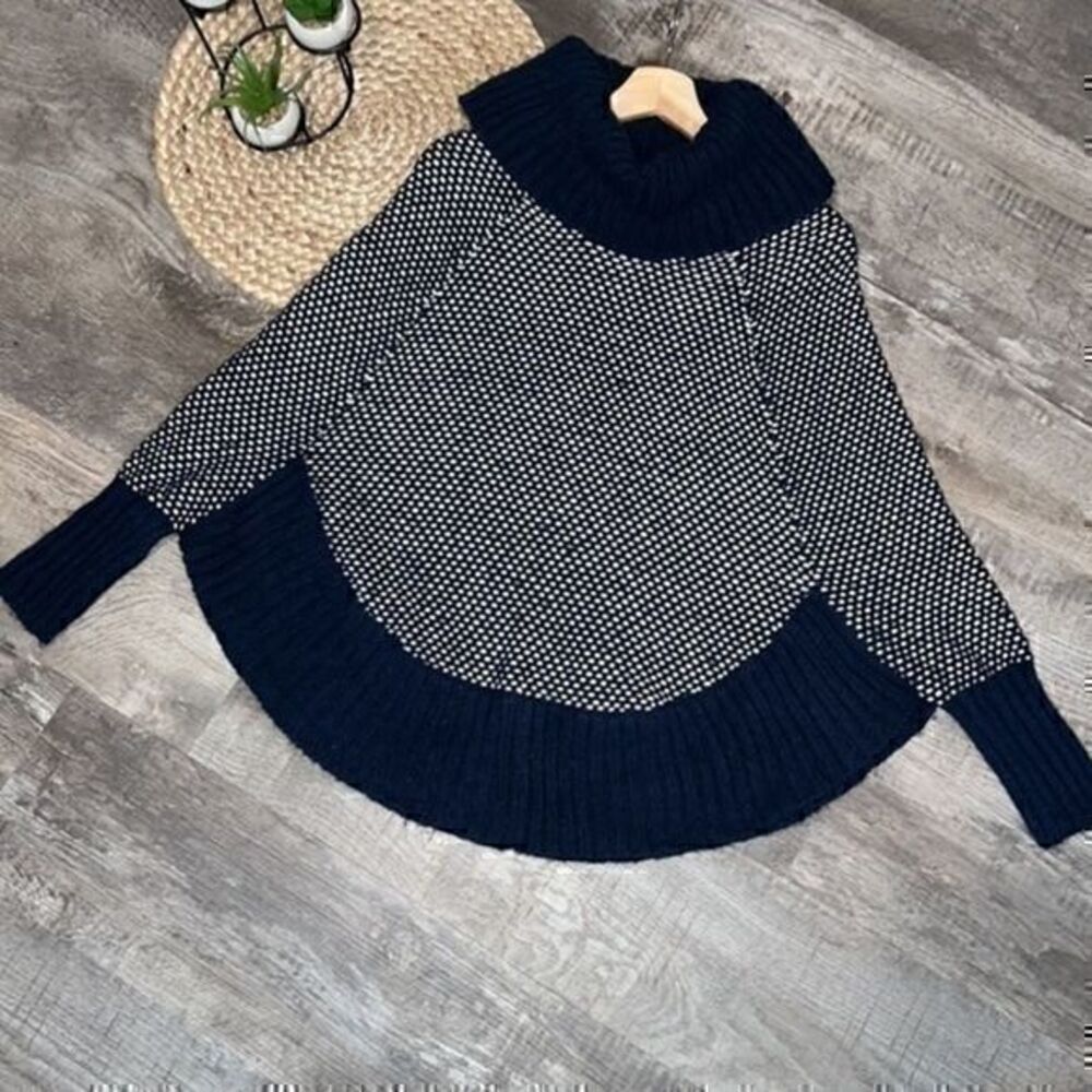 Market & Spruce navy and white poncho sweater size small excellent condition